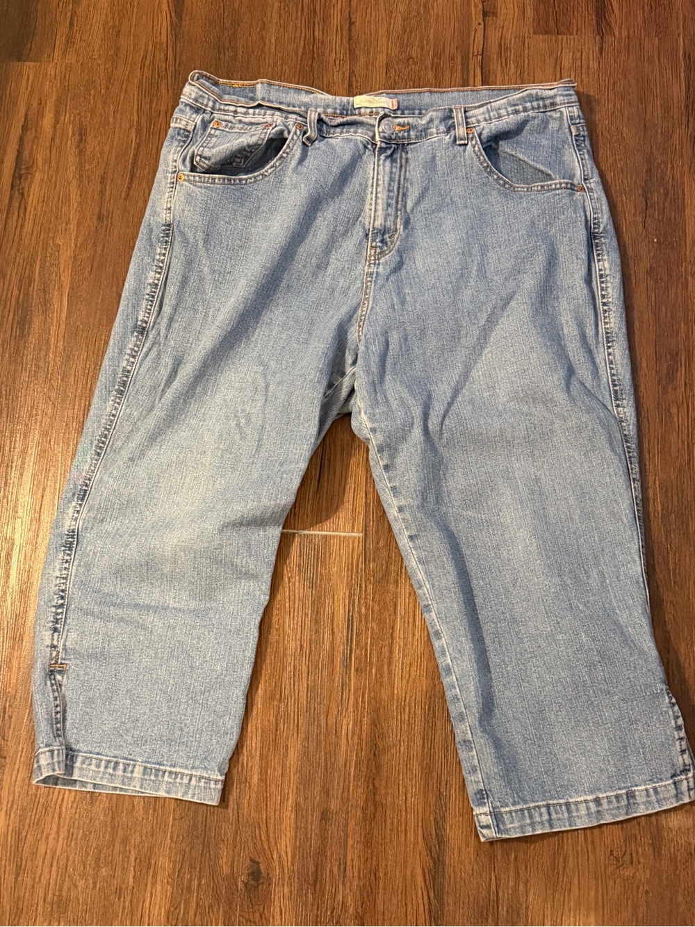 Levi's Light Blue Classic Capris size 22